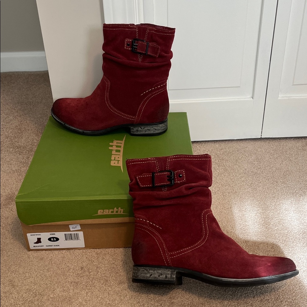 Earth Women's Burgundy Suede Boots